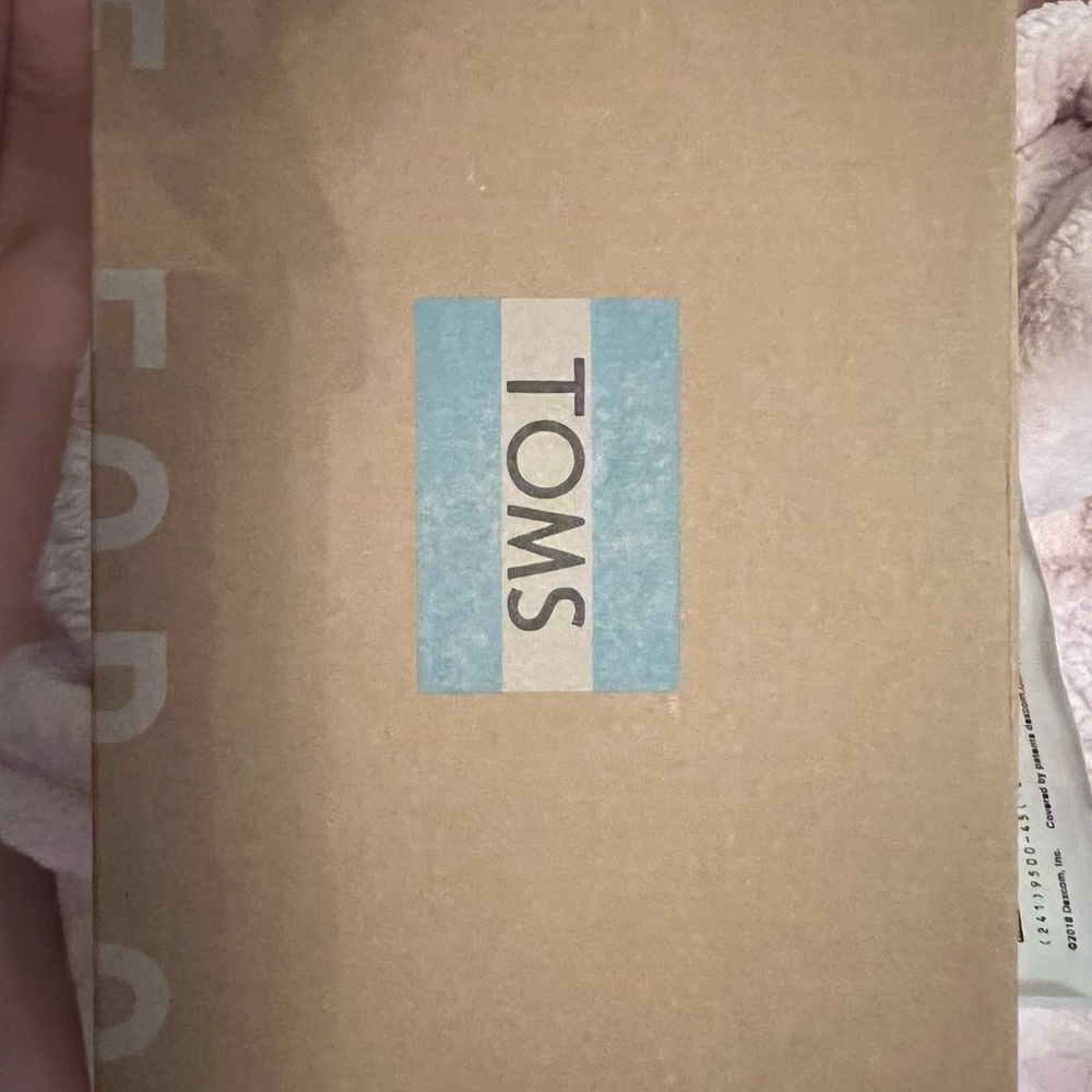 Toms - Picture 6 of 7